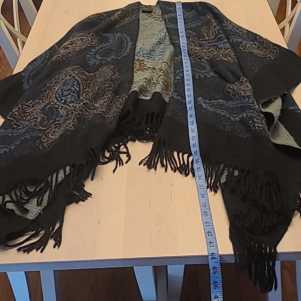 GENTLY WORN Charlie Paige One Size Fits All Paisly Printed Acrylic Fringed Shawl - Picture 6 of 13